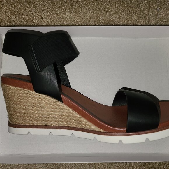 Womens shoes - Picture 2 of 2